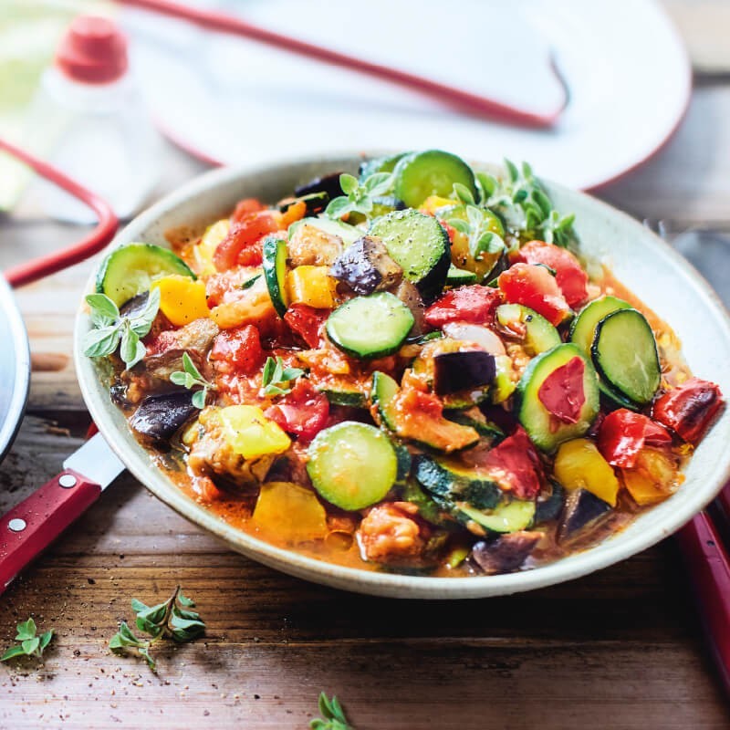 Ratatouille Potage De Légumes Sur Une Assiette Régime Alimentaire Recette  De Keto Image stock - Image du assiette, délicieux: 253616703