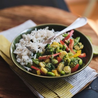 Curry vert de légumes et riz thai - 89720 - Mise en situation - Picard Réunion