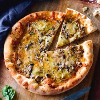 Pizza funghi e tartufo "Italia" - 89421 - Mise en situation - Picard Réunion